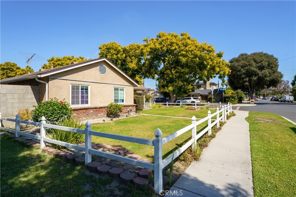 6285 E Metz
