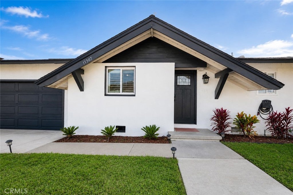 11307 Jane WAY, Stanton CA 90680