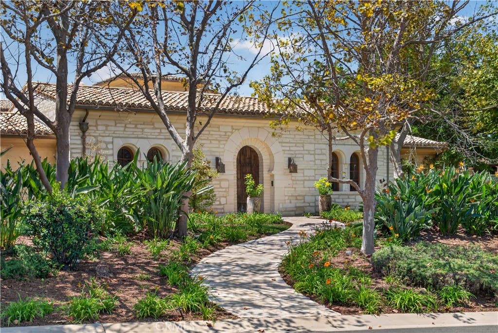 Photo of 98 Canyon Crk CRK, Irvine, CA 92603 (MLS # OC26179319)