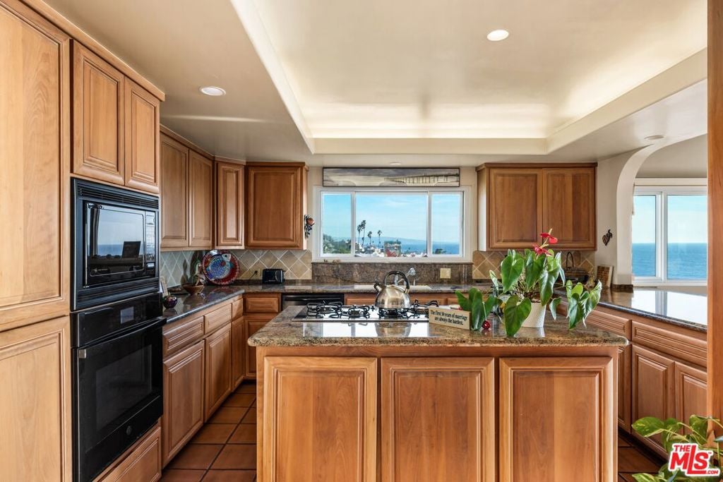 7011 Vista Del Mar Lane