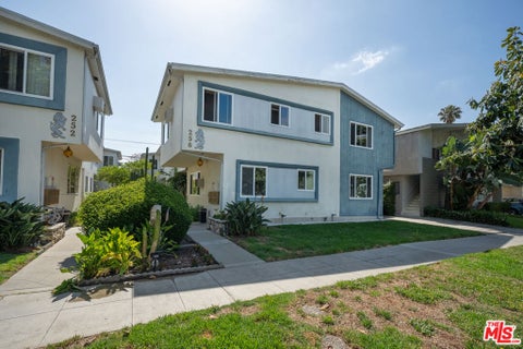 Photo of 256 S Doheny Drive #1, Beverly Hills, CA 90211 (MLS # 26991075)
