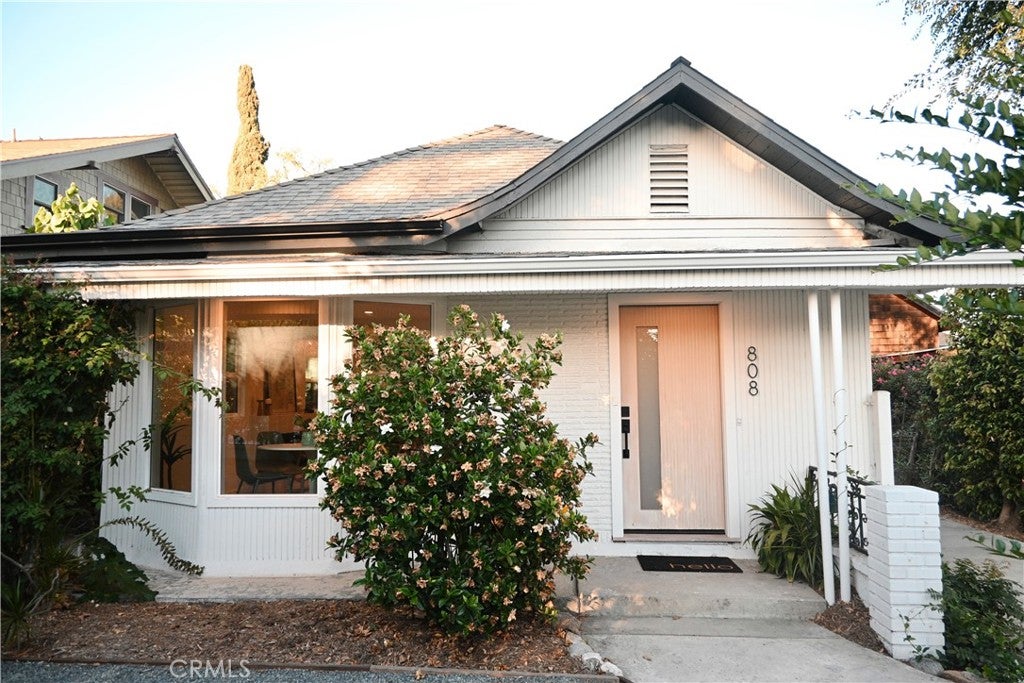 808 S Los Robles AVE