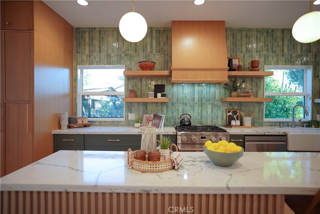 808 S Los Robles