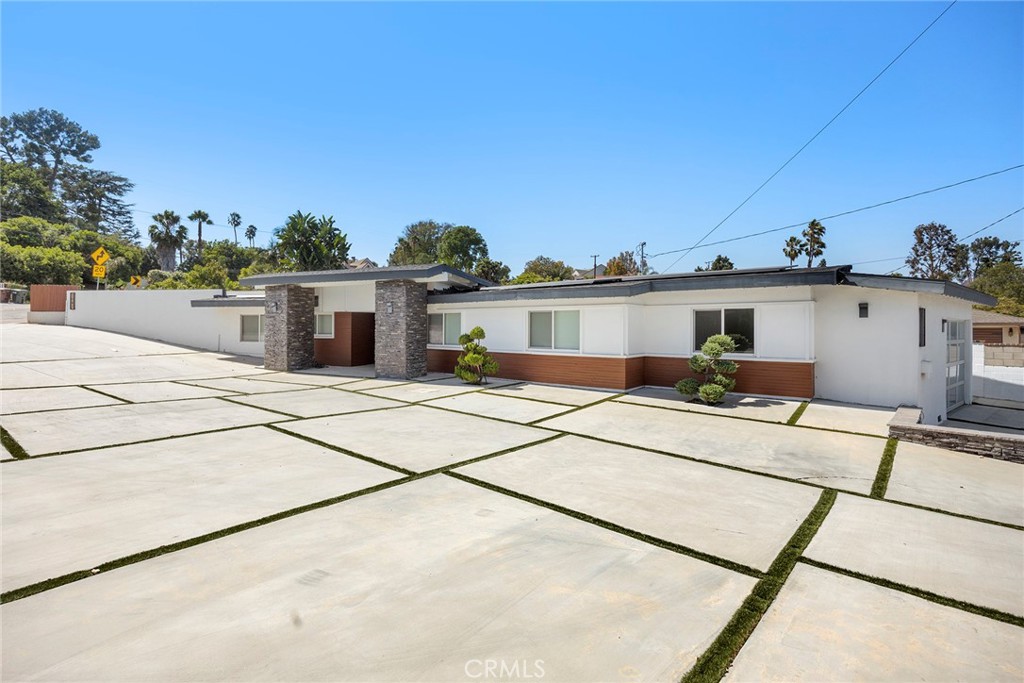 2047 Angelcrest Drive