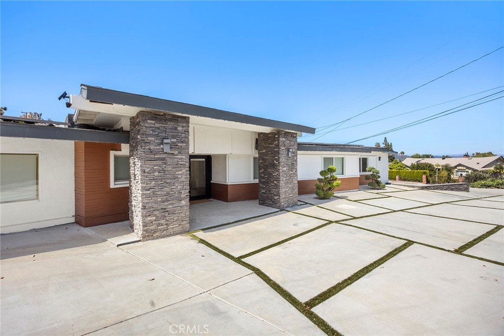 2047 Angelcrest Drive