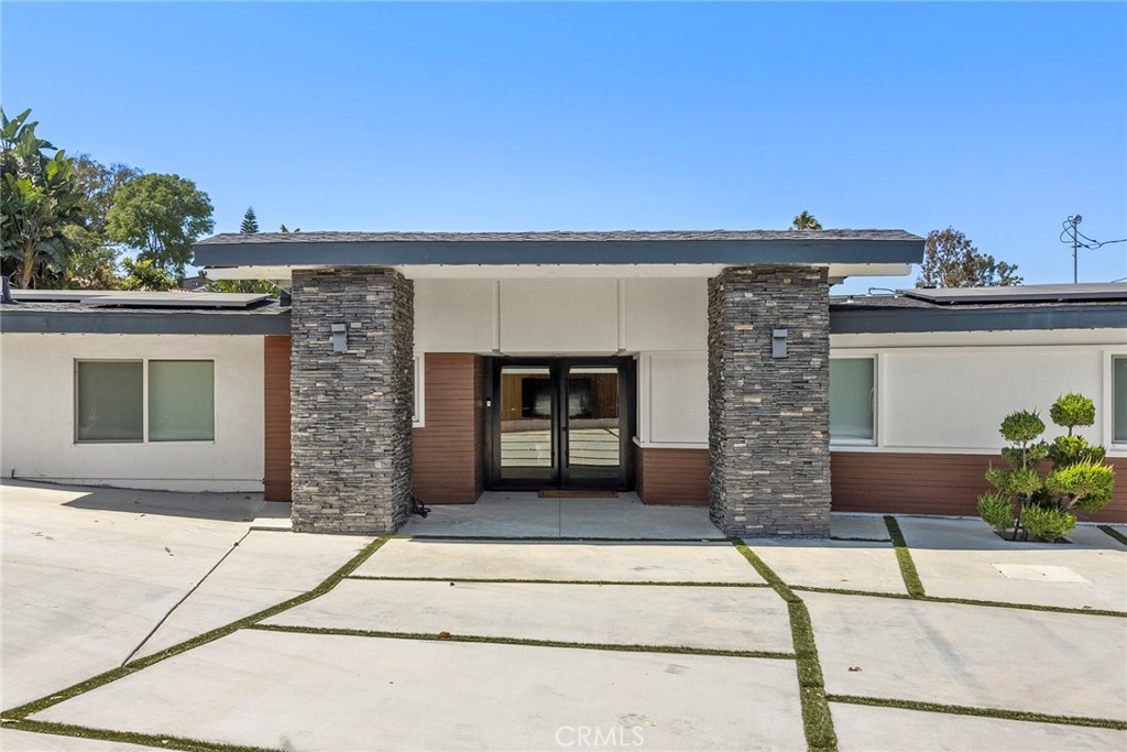 2047 Angelcrest Drive