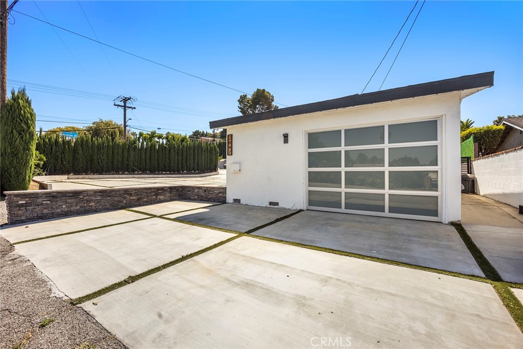 2047 Angelcrest Drive