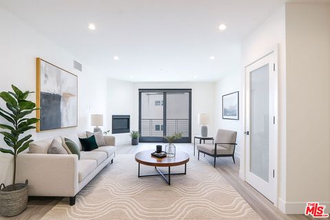 Photo of 11800 Courtleigh Drive #404, Los Angeles, CA 90066 (MLS # 26669381)