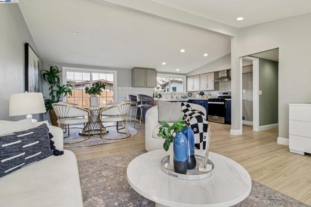 HAYWARD - Residential