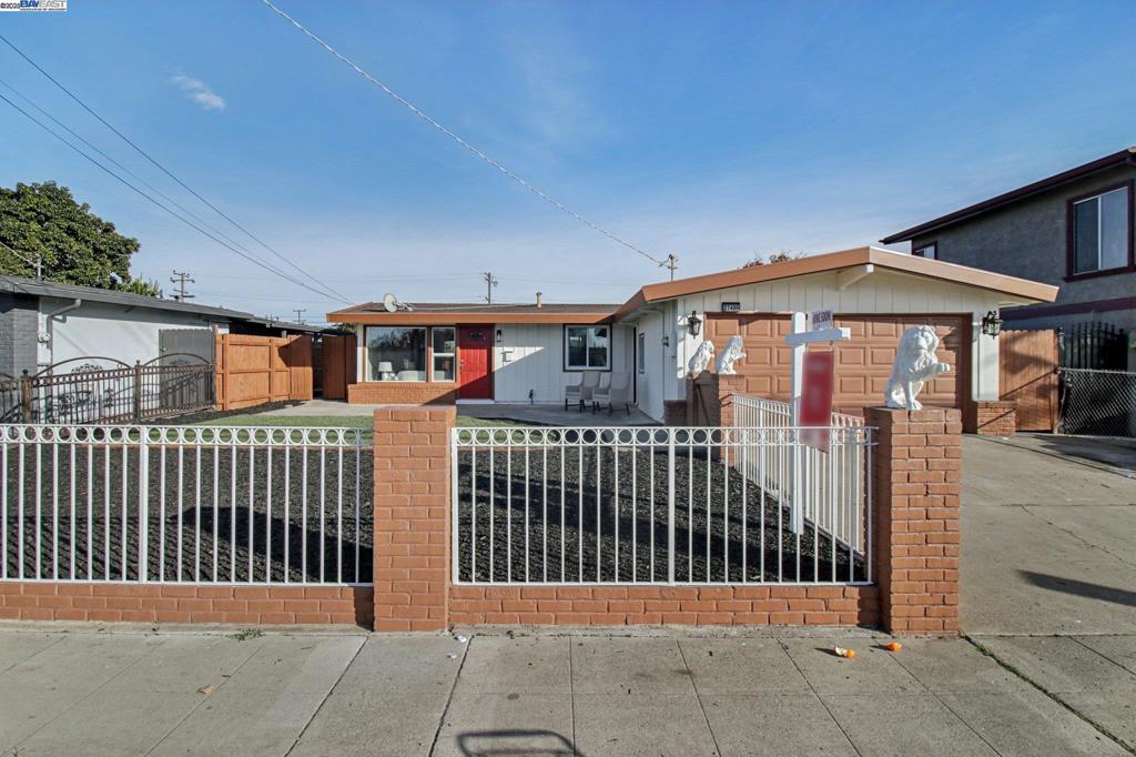 HAYWARD - Residential