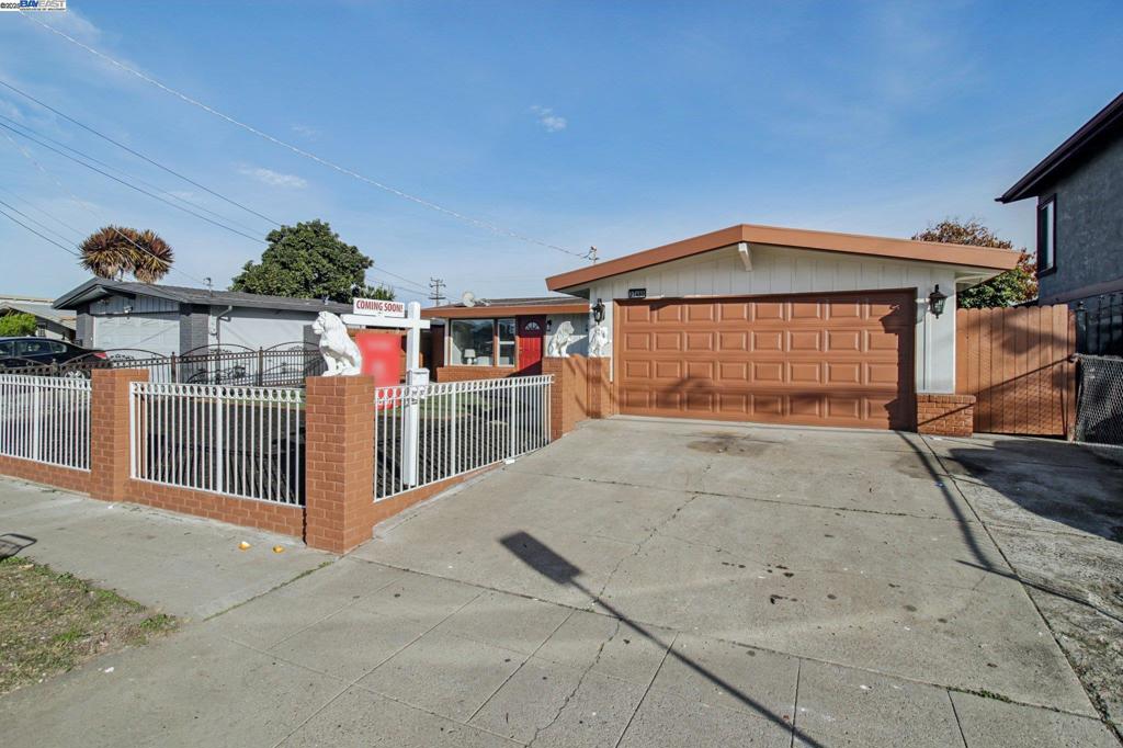 HAYWARD - Residential