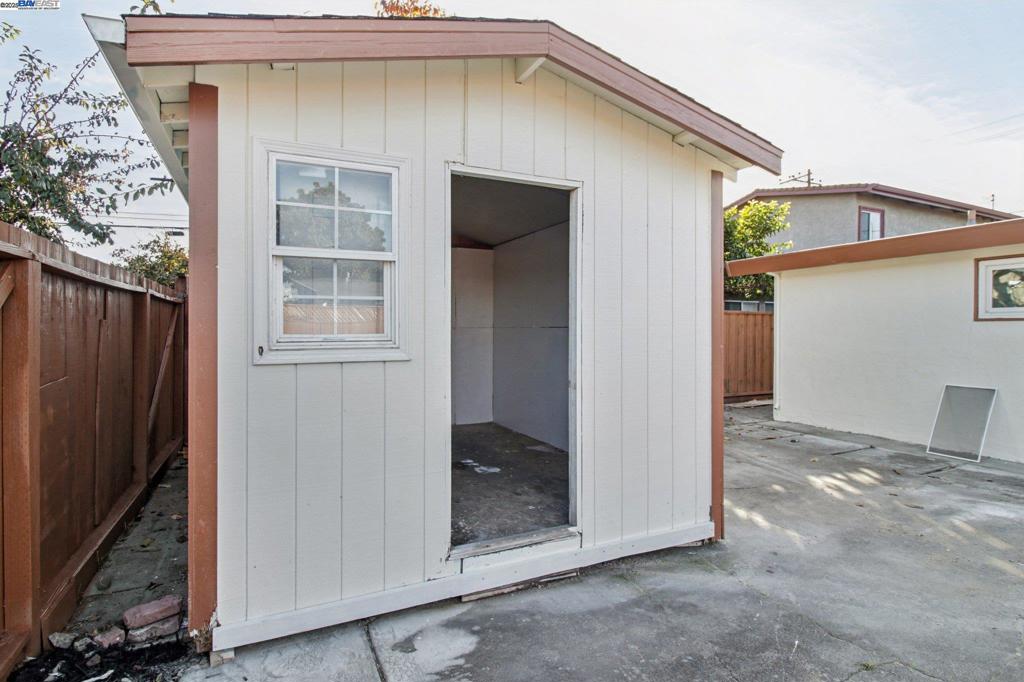 HAYWARD - Residential