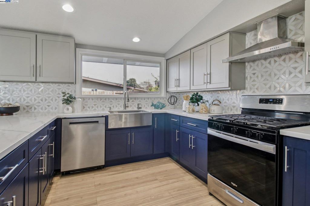 HAYWARD - Residential