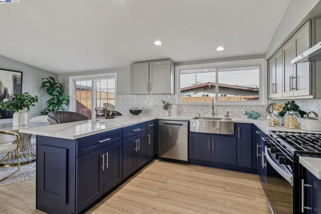 HAYWARD - Residential