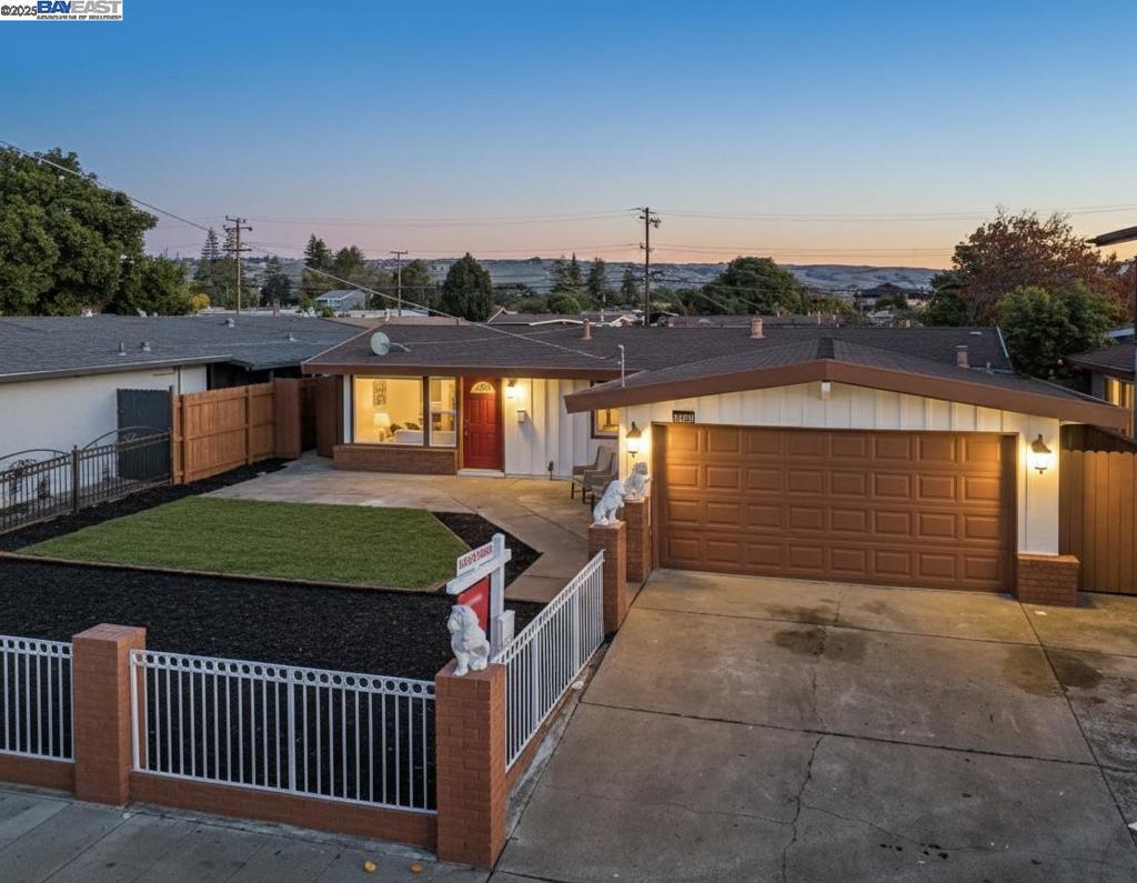 HAYWARD - Residential