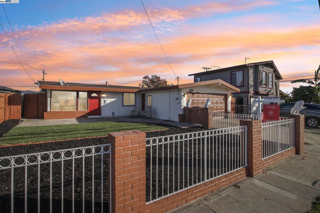 HAYWARD - Residential