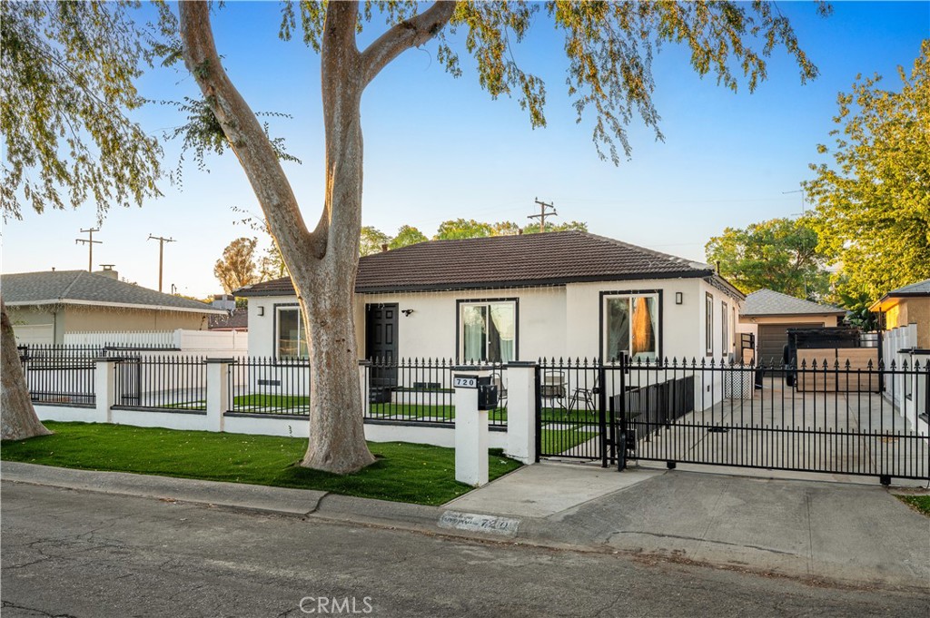720 E 23 rd