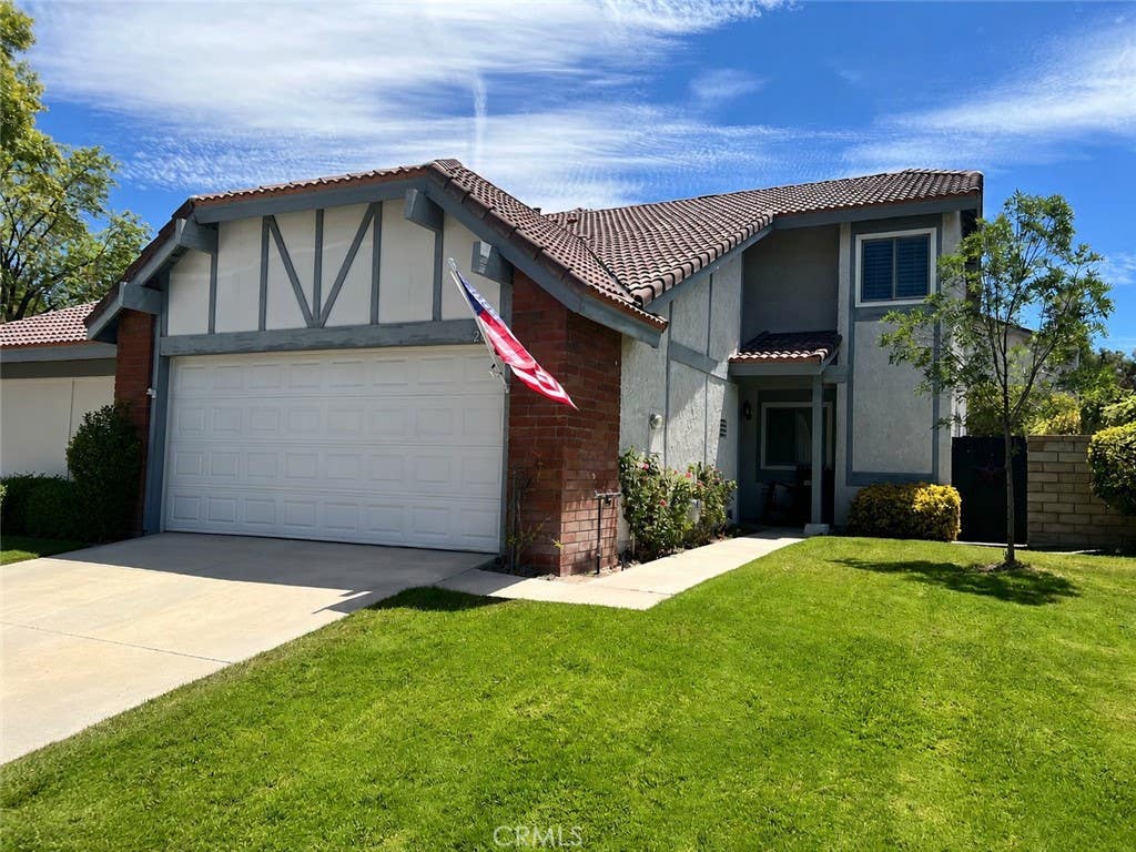 Photo of 28828 Loretta Lane, Canyon Country, CA 91387 (MLS # SR26157230)