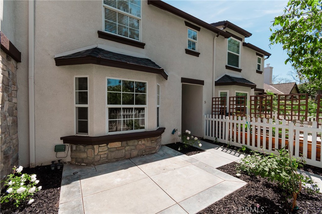 5 Three Vines Court