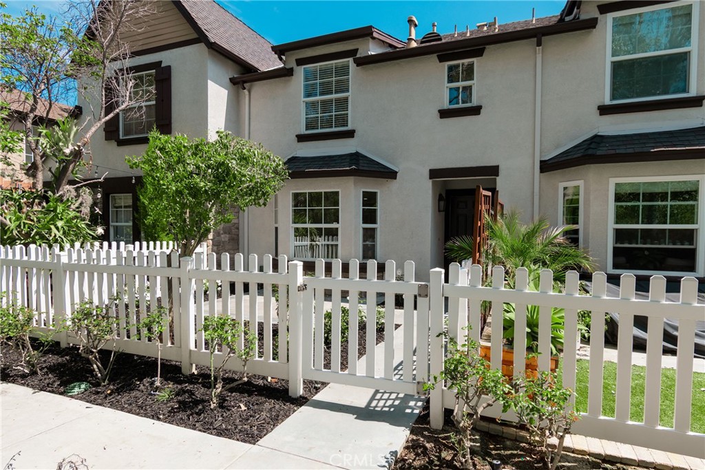 5 Three Vines Court