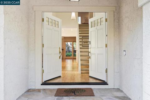 Photo of 1555 Pebblebrook Ct Ct, Walnut Creek, CA 94596 (MLS # 41116532)