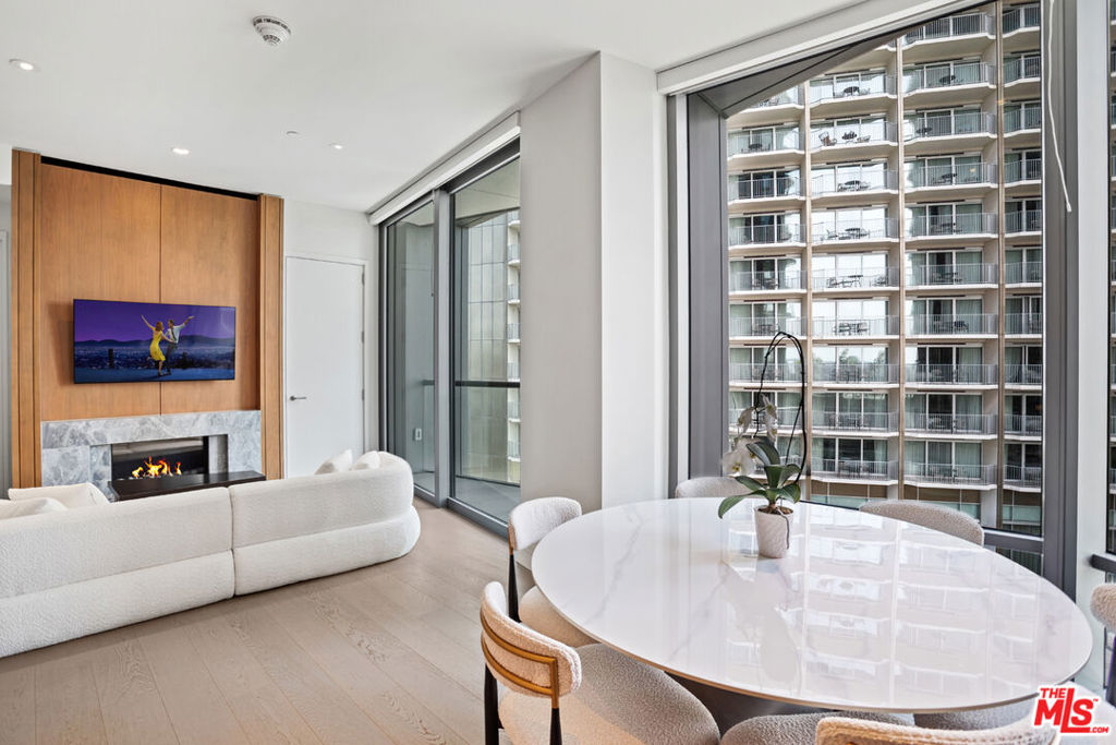 211 W Elm Court 3C