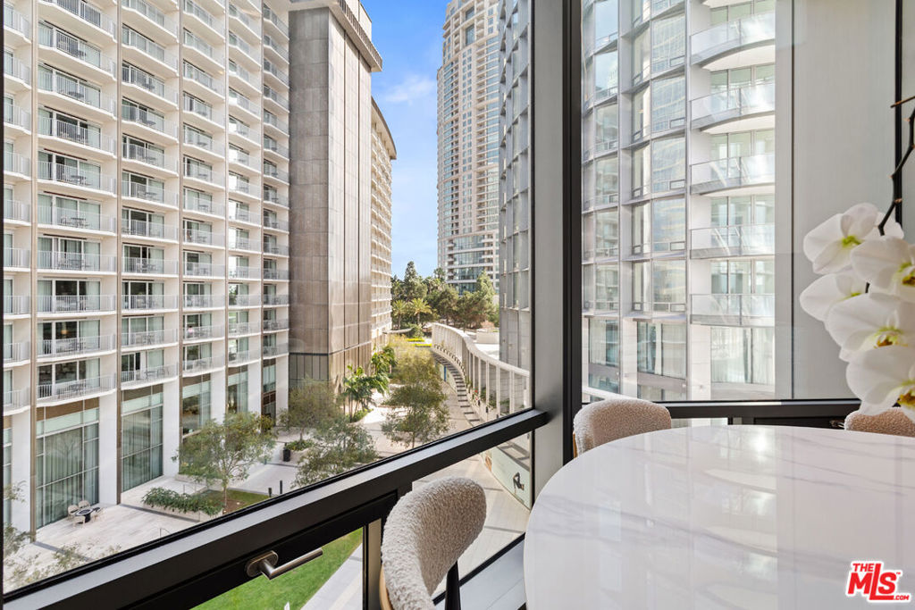 211 W Elm Court 3C