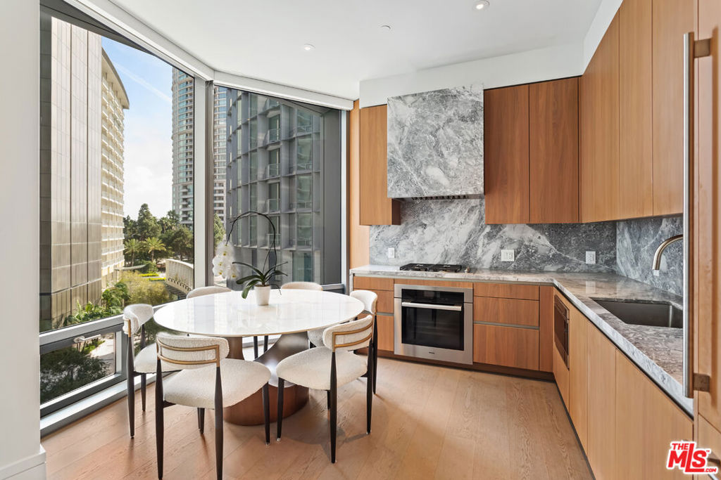 211 W Elm Court 3C