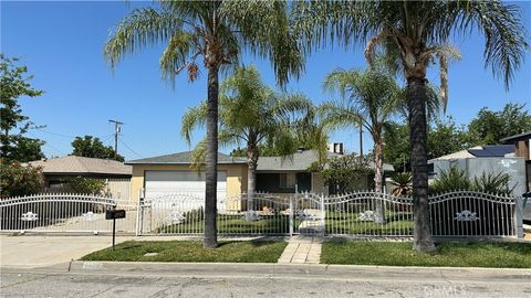 Photo of 1424 Lynwood Way, Highland, CA 92346 (MLS # CV26144694)