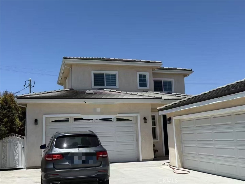 Rosemead back house 3 bedrooms 2 full bathrooms. The property Only 4 years, Bright and spacious living room. High ceiling and open kitchen with 2 cars garage. Modern interior decoration. Location! location! Located in a quiet neighborhood, close to the shopping mall, close to Rosemead Blvd, life is very convenient, Automatic safety electric iron gate makes your living environment more secure.