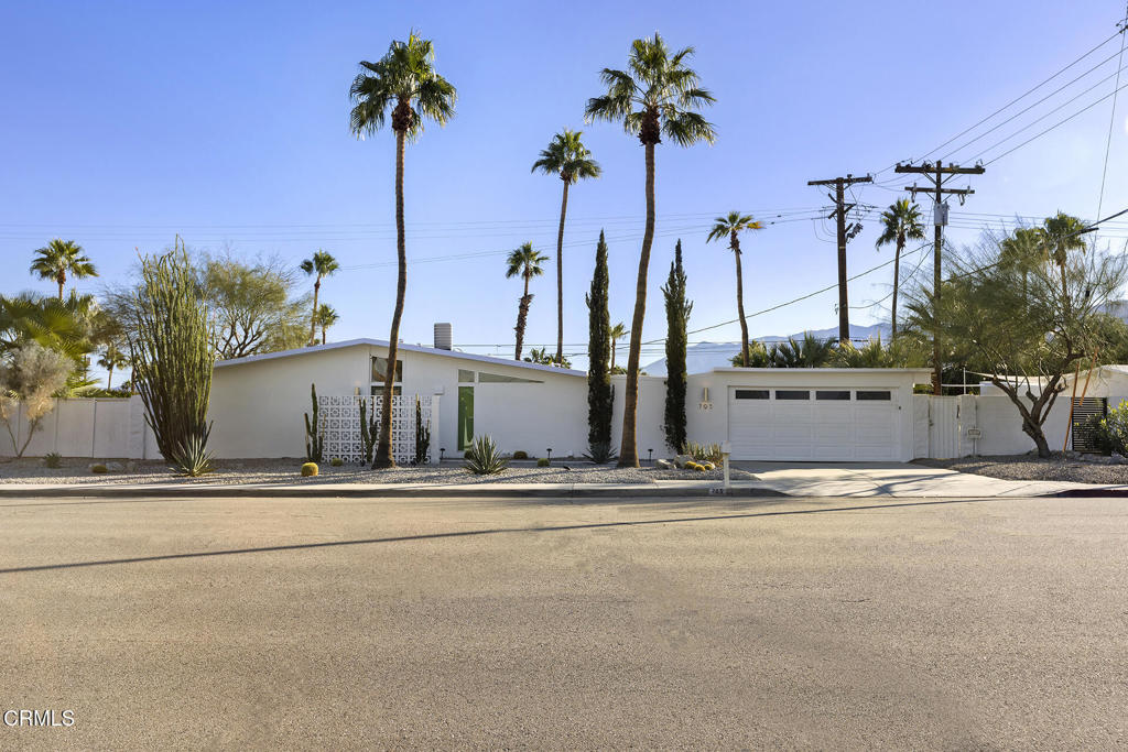795 E Racquet Club Road