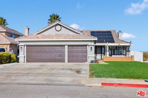 Photo of 13292 Via Del Lago Rd, Victorville, CA 92392 (MLS # 25623309)