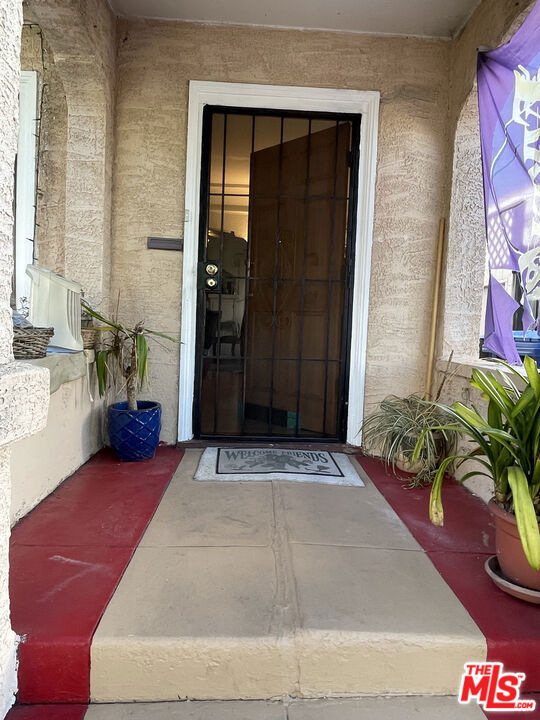 433 N Norton Avenue