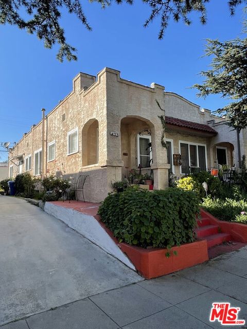 Photo of 433 N Norton Avenue, Los Angeles, CA 90004 (MLS # 26649443)