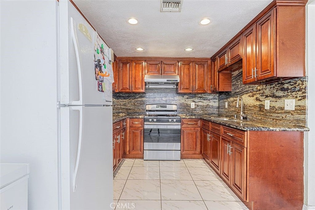 866 W 13th 2