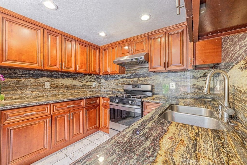 866 W 13th 2