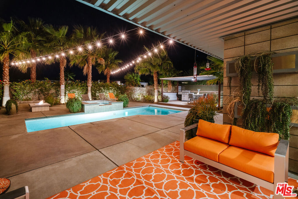 1096 Lucent Court