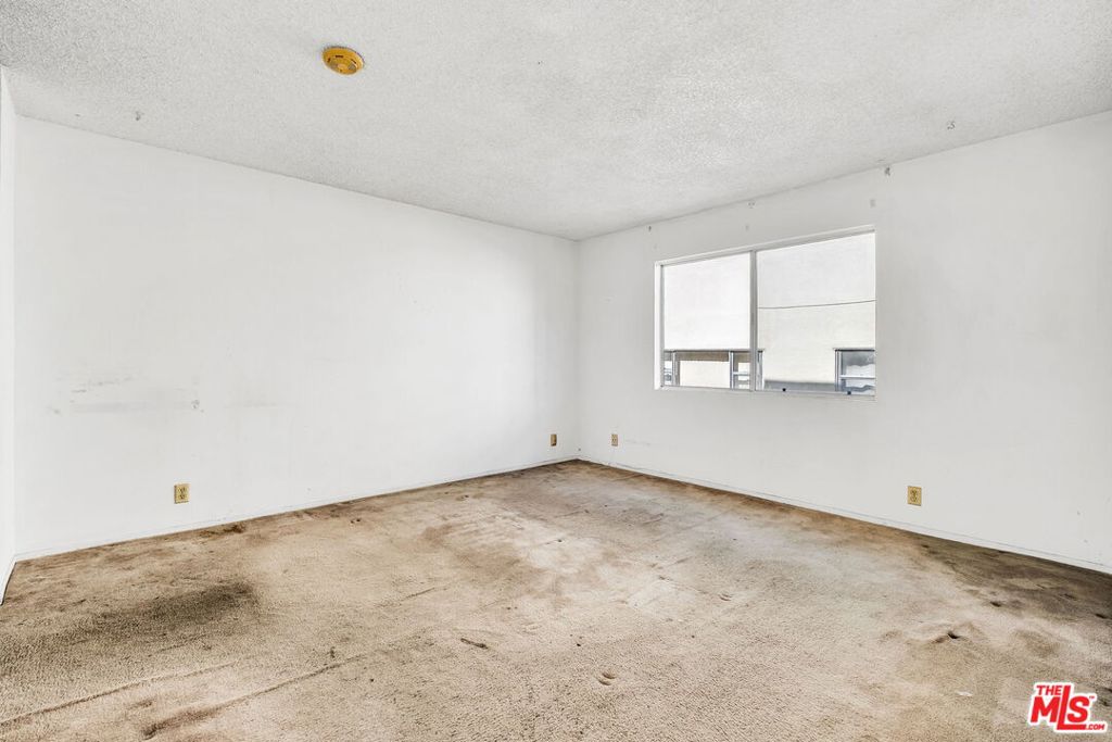 919 N Inglewood Avenue 17