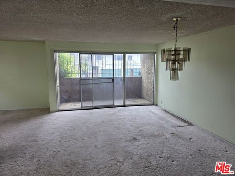 Photo of 919 N Inglewood Avenue #17, Inglewood, CA 90302 (MLS # 26655083)