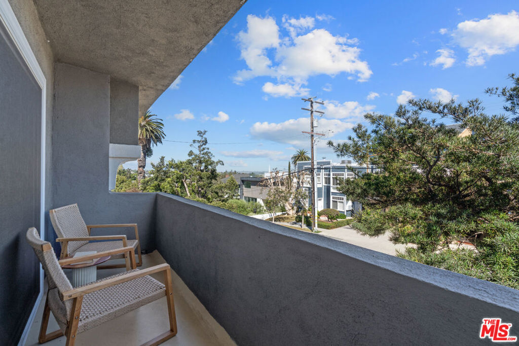 423 Pier Avenue 4