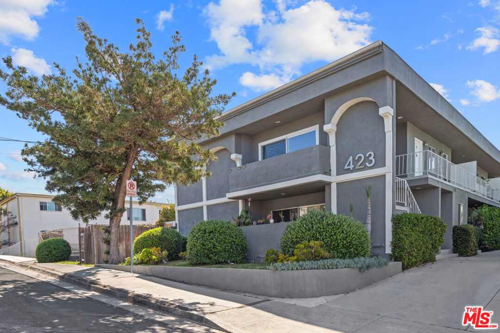 423 Pier Avenue 4