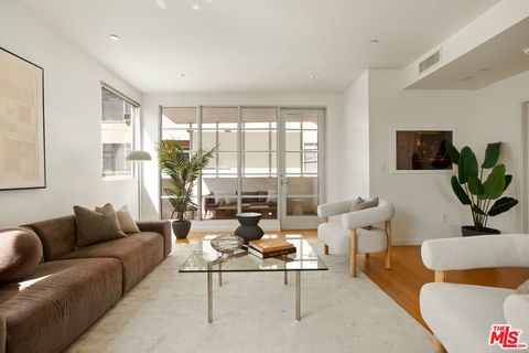 Photo of 8265 Fountain Avenue #302, West Hollywood, CA 90046 (MLS # 25601859) Photo of 8265 Fountain Avenue #302, West Hollywood, CA 90046 (MLS # 25601859)