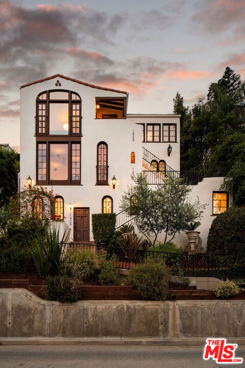 1825 Redesdale Avenue, Los Angeles CA 90026