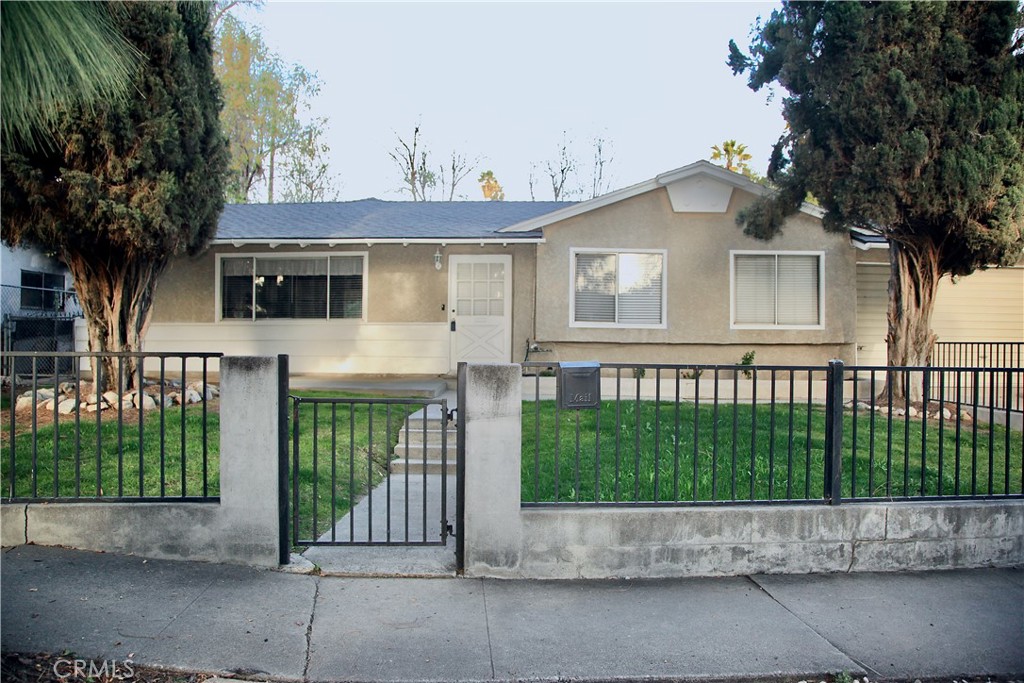 New Price + Buyer Incentives! Originally $825,000, now $759,950 with $10,000 seller concessions to help buy down your interest rate or cover closing costs.
This move-in ready 3-bed, 2-bath home in Sylmar offers comfort, convenience, and lasting value:
• Bright living room with fireplace & hardwood floors.
• Updated kitchen with stone counters & stainless appliances.
• Spacious yard + oversized garage with ADU potential.
Location Matters: Close to equestrian & hiking trails, golf, parks, and mountain recreation, with quick freeway access to Burbank, Glendale, Santa Clarita & Downtown LA.
With interest rates declining, now is the time to secure lower monthly payments while inventory and seller concessions are in your favor. Seller is packed and ready for a 30-day escrow—don’t miss this opportunity to own instead of rent!