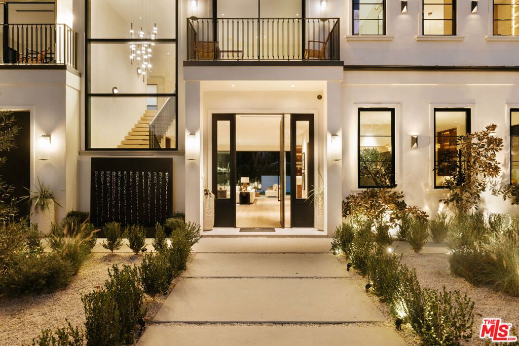 Photo of 4634 Ethel Avenue, Sherman Oaks, CA 91423 (MLS # 26777619)