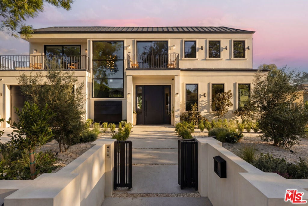 Photo of 4634 Ethel Avenue, Sherman Oaks, CA 91423 (MLS # 26777619)
