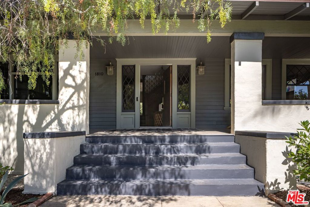 1810 S Hobart Boulevard