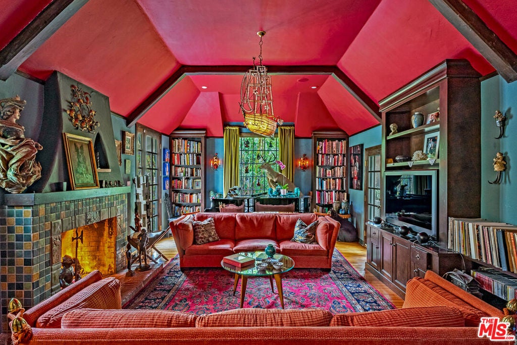 Photo of 8066 Woodland Lane, Los Angeles, CA 90046 (MLS # 26659503)