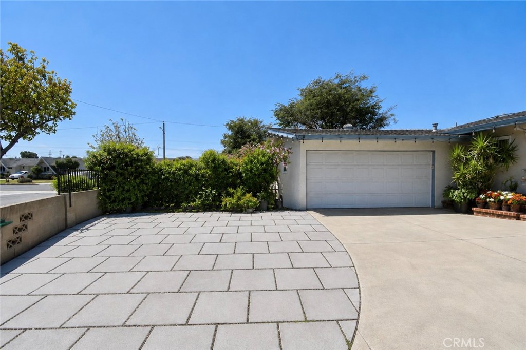 10215 Ashdale