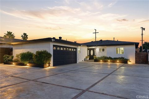 Photo of 12864 Correnti St, Arleta, CA 91331 (MLS # SR26042691)